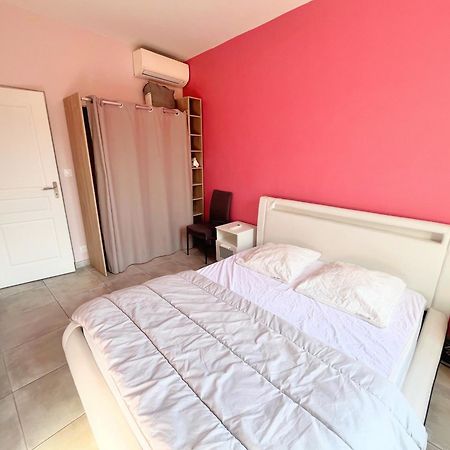 La Maison De Rose Cassis Bagian luar foto